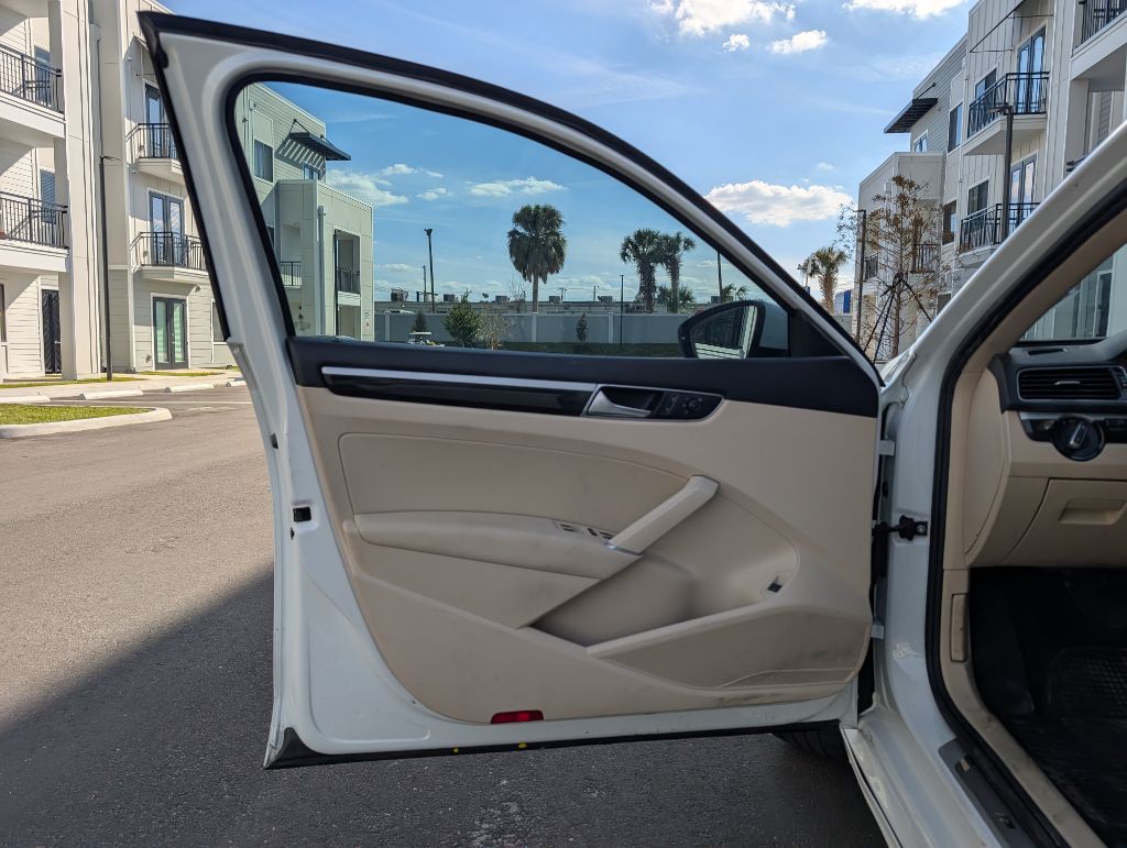 2019 Volkswagen Passat Image 14