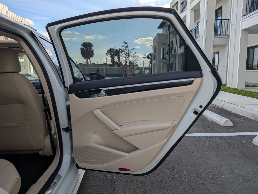 2019 Volkswagen Passat Image 20