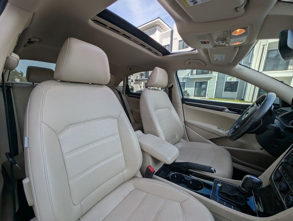 2019 Volkswagen Passat Image 25