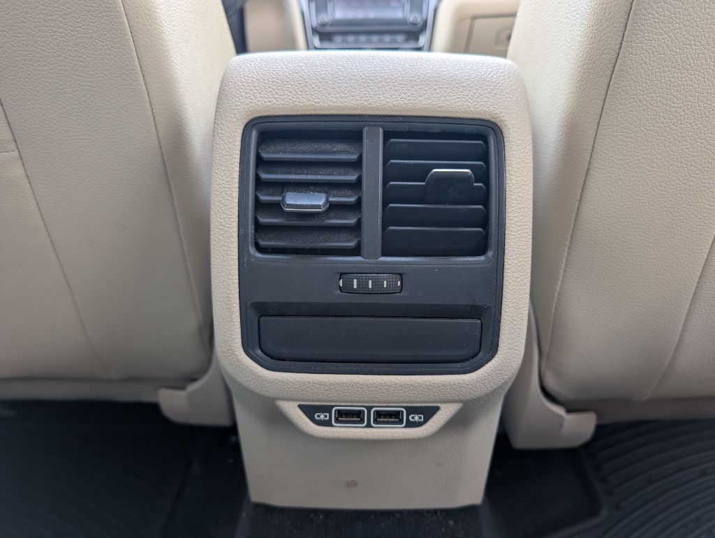 2019 Volkswagen Passat Image 27