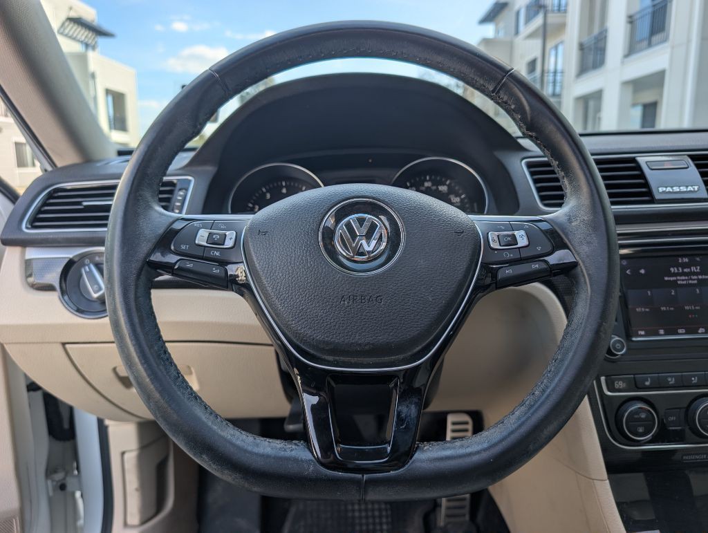 2019 Volkswagen Passat Image 34