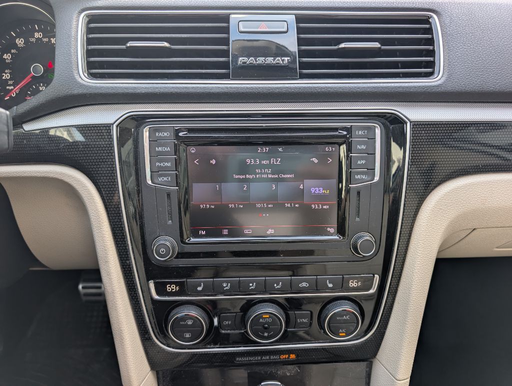 2019 Volkswagen Passat Image 36