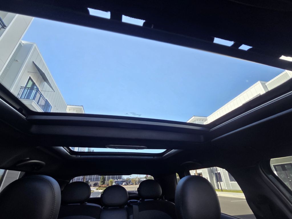 2020 MINI Cooper Image 19