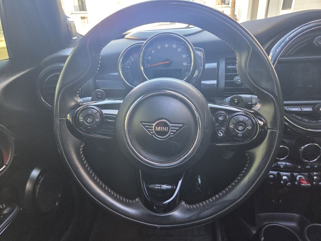 2020 MINI Cooper Image 26