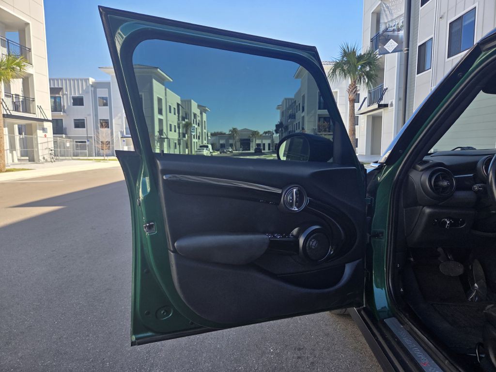 2020 MINI Cooper Image 28