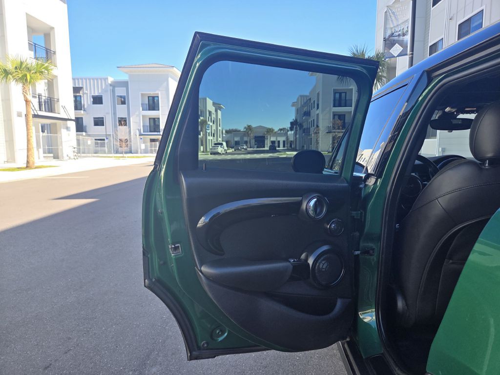 2020 MINI Cooper Image 31