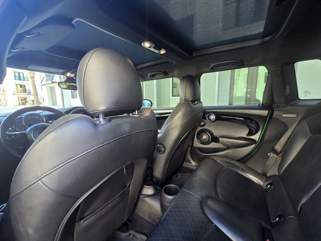 2020 MINI Cooper Image 32