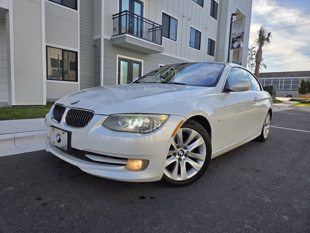 2012 BMW 3 Series Image 1