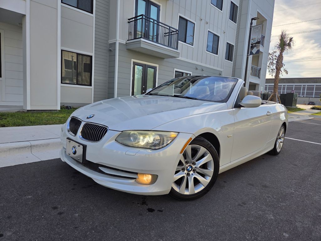 2012 BMW 3 Series Image 2