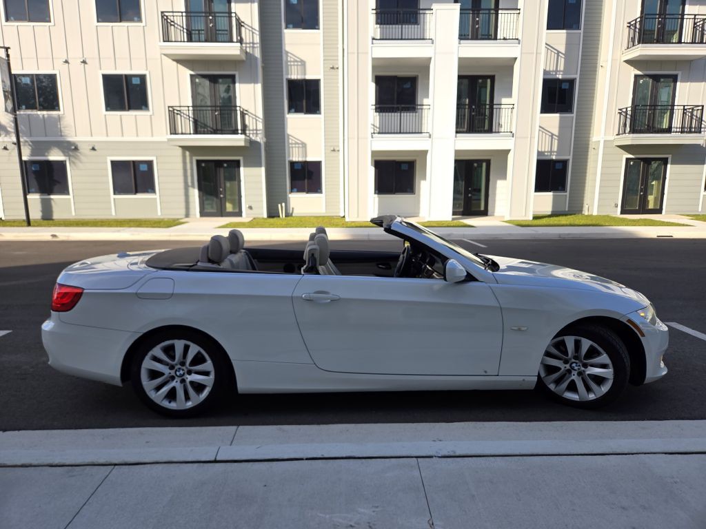 2012 BMW 3 Series Image 10