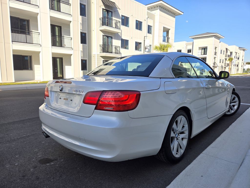2012 BMW 3 Series Image 11