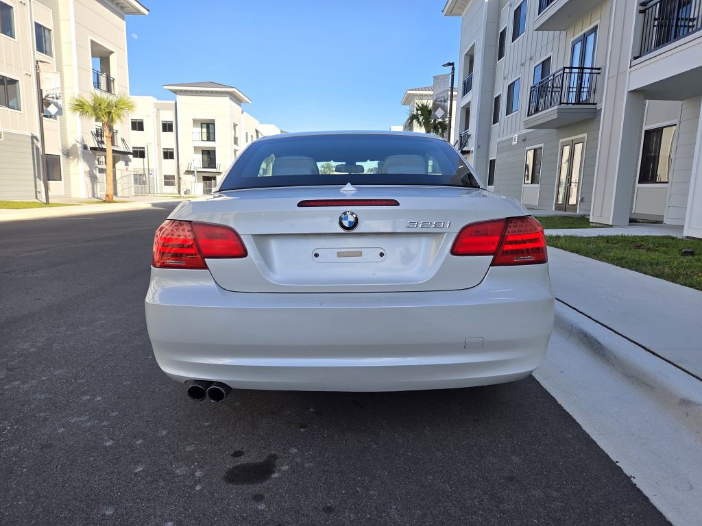 2012 BMW 3 Series Image 13