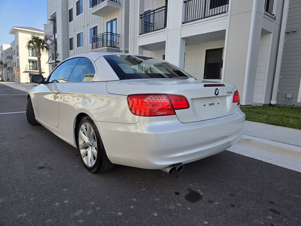2012 BMW 3 Series Image 17