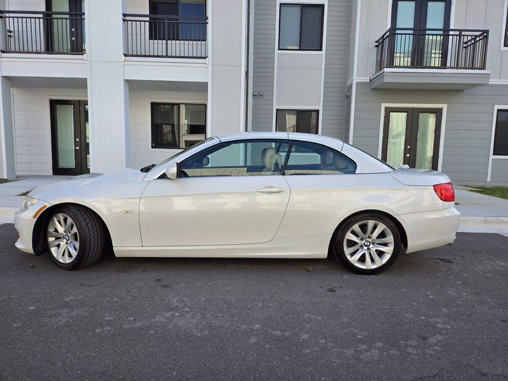 2012 BMW 3 Series Image 19