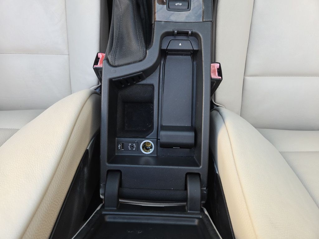 2012 BMW 3 Series Image 45