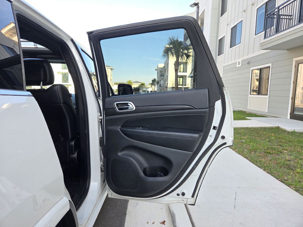 2015 Jeep Grand Cherokee Image 35