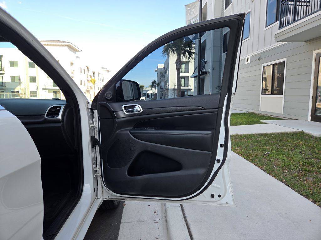 2015 Jeep Grand Cherokee Image 38