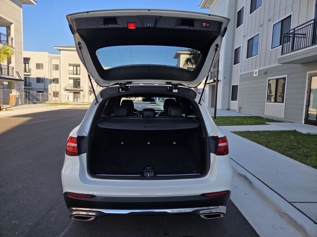 2018 Mercedes-Benz GLC-Class Image 11