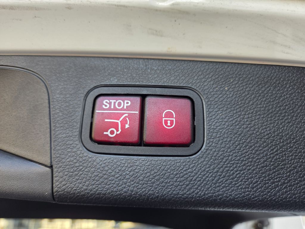 2018 Mercedes-Benz GLC-Class Image 12