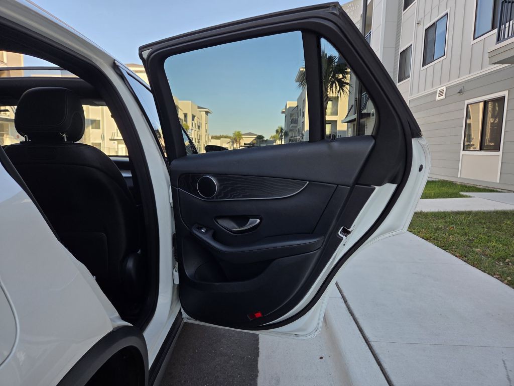 2018 Mercedes-Benz GLC-Class Image 34