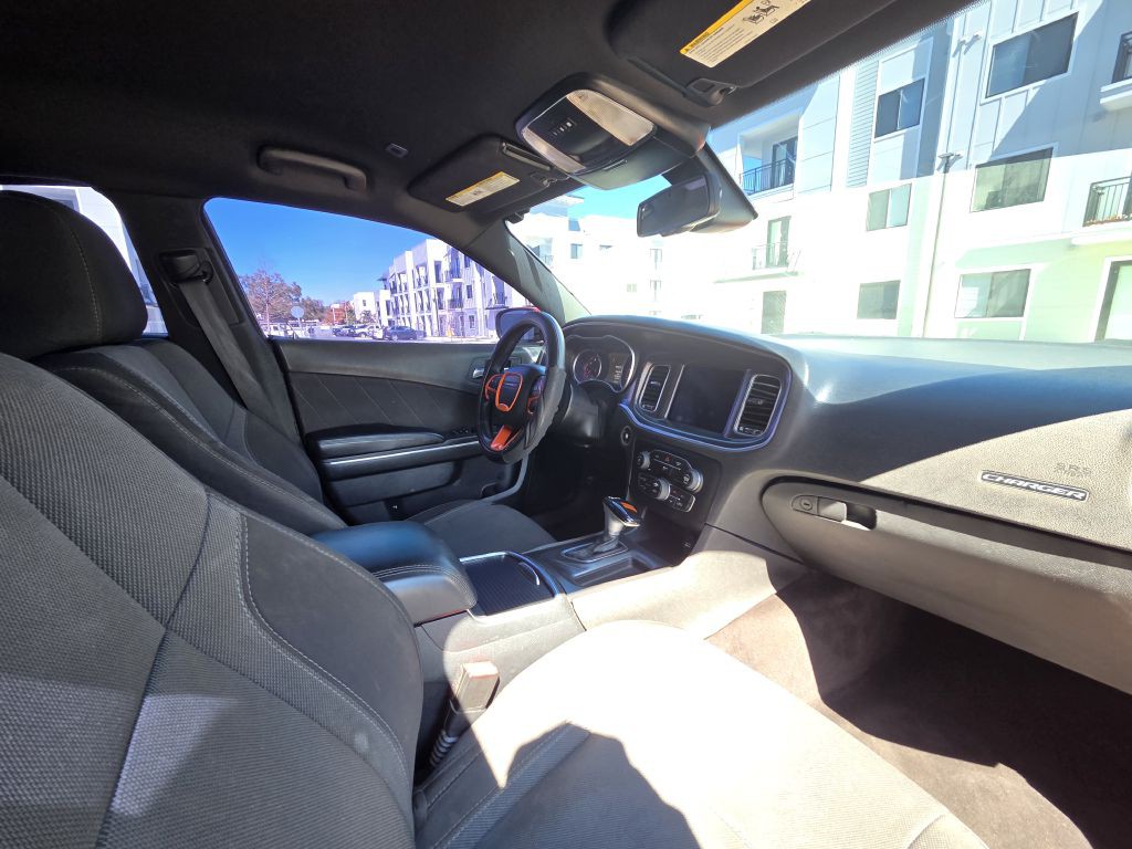 2017 Dodge Charger Image 38