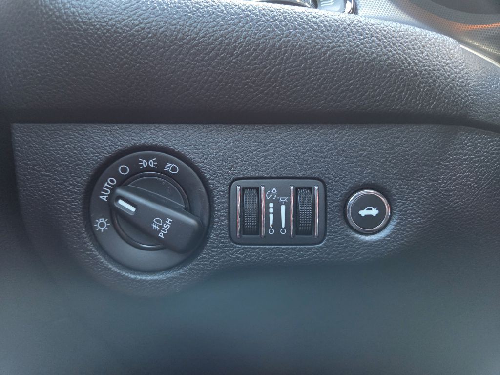 2018 Dodge Challenger Image 44