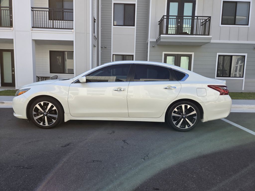 2018 Nissan Altima Image 10