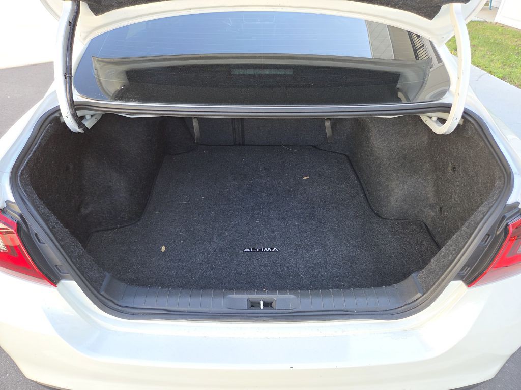 2018 Nissan Altima Image 12