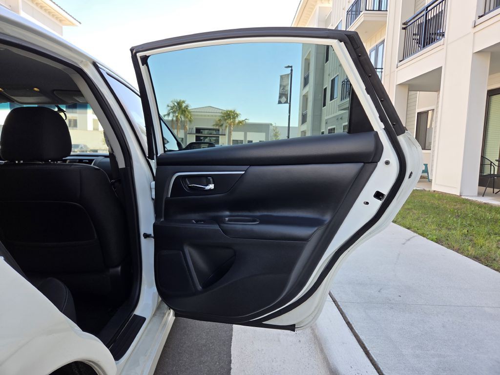 2018 Nissan Altima Image 40
