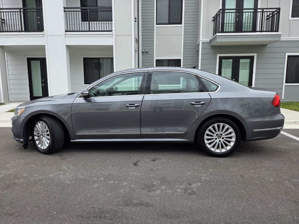 2016 Volkswagen Passat Image 10