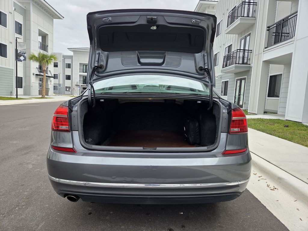 2016 Volkswagen Passat Image 14