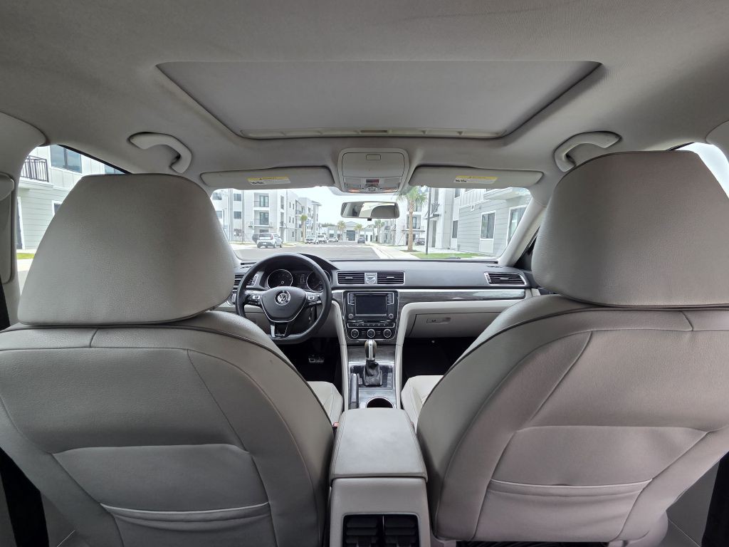 2016 Volkswagen Passat Image 17