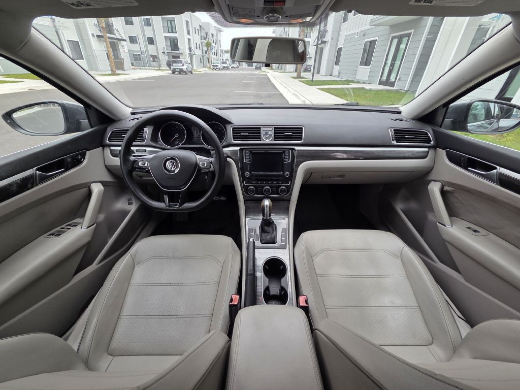 2016 Volkswagen Passat Image 18