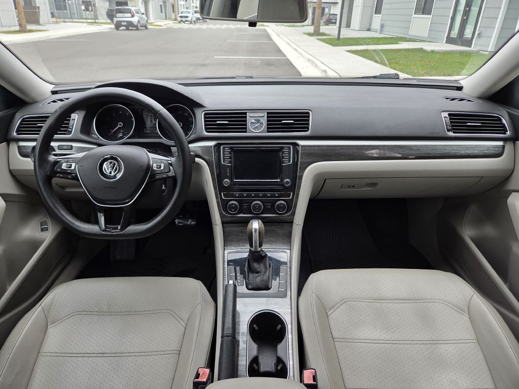 2016 Volkswagen Passat Image 19