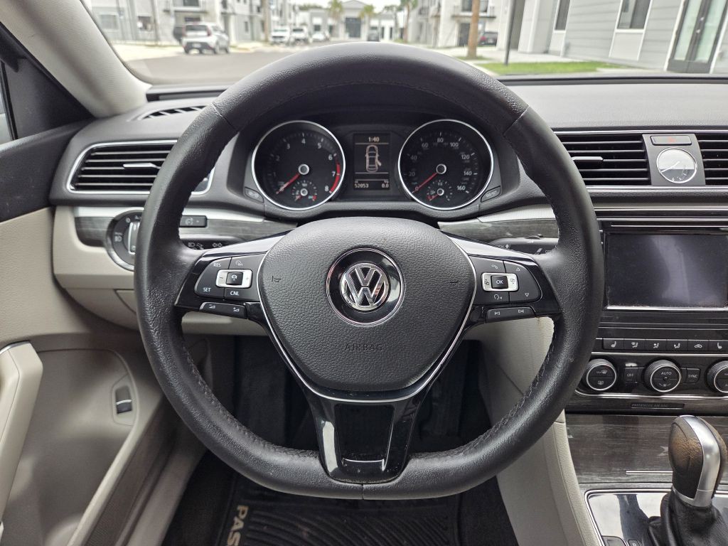 2016 Volkswagen Passat Image 20