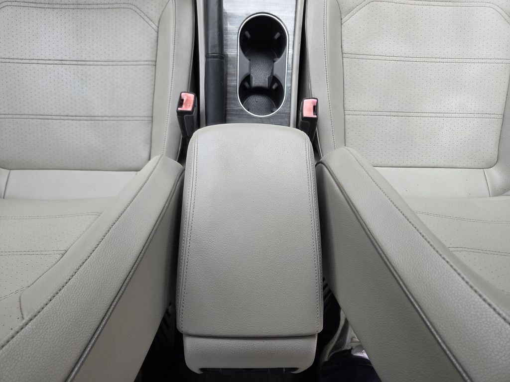 2016 Volkswagen Passat Image 27