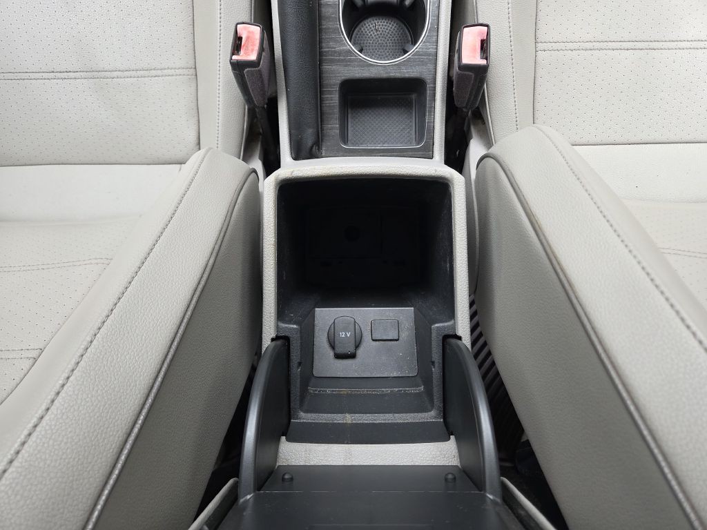 2016 Volkswagen Passat Image 28