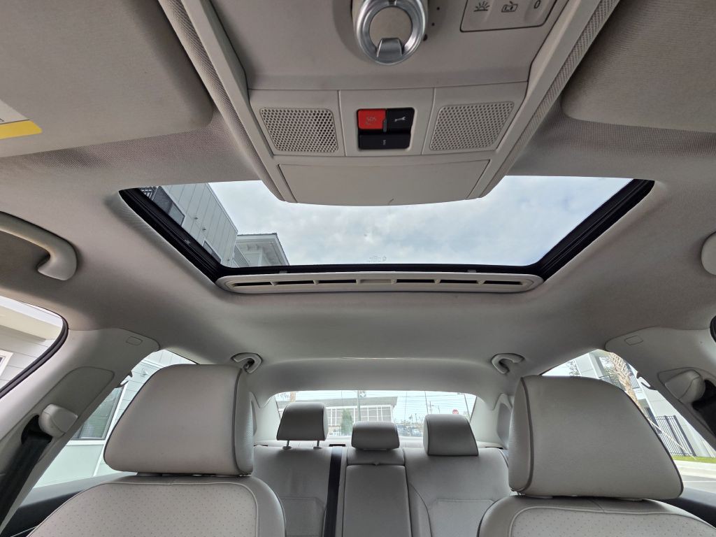 2016 Volkswagen Passat Image 31