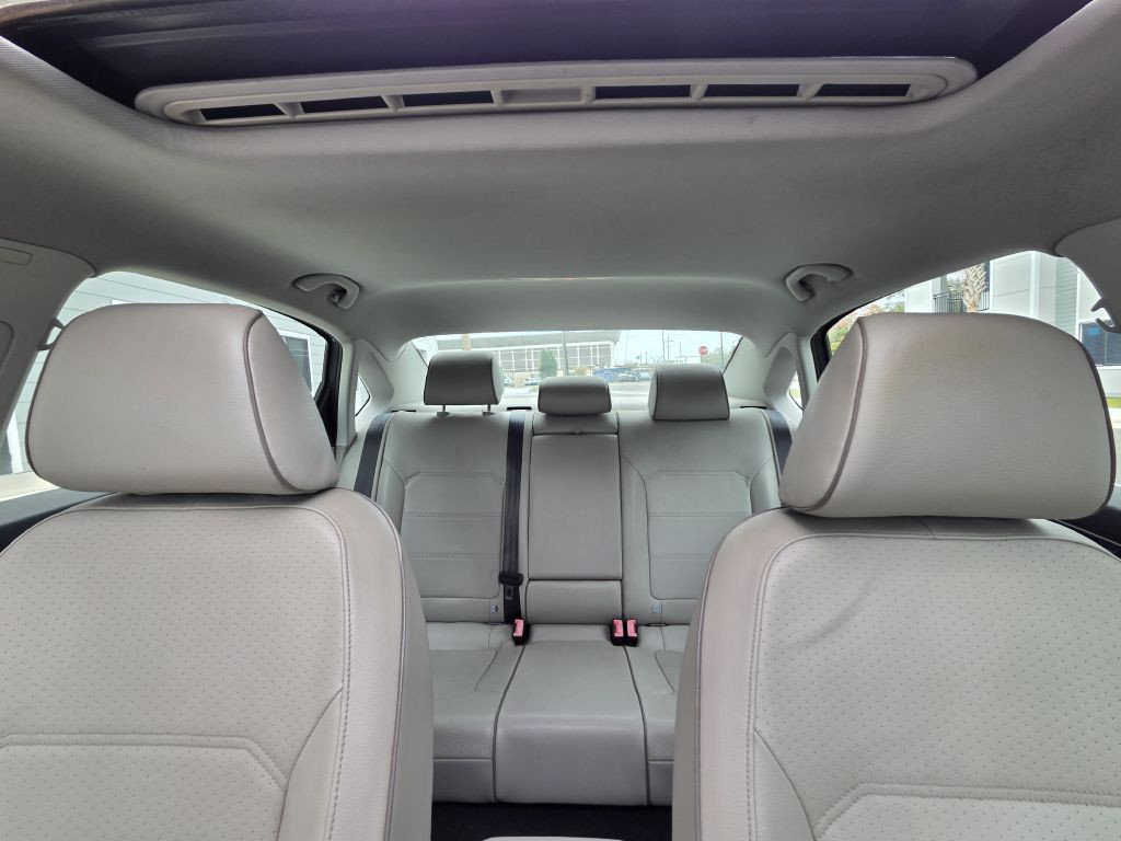 2016 Volkswagen Passat Image 34