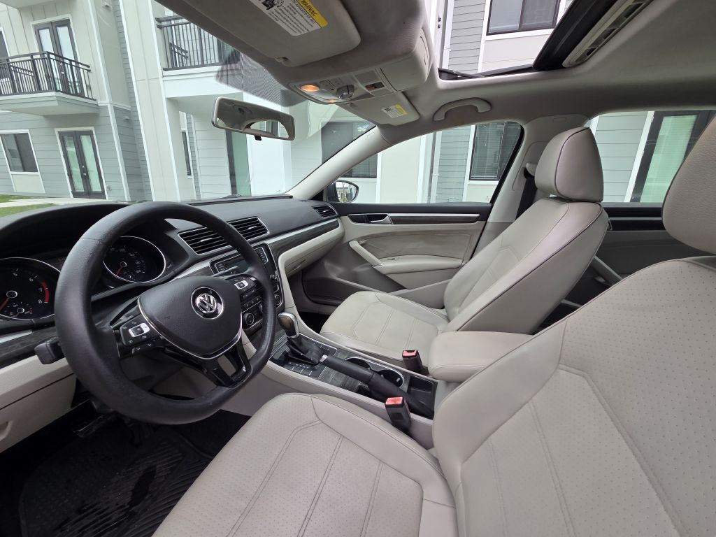 2016 Volkswagen Passat Image 36