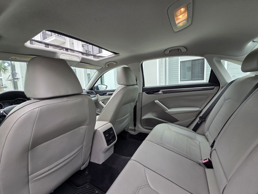 2016 Volkswagen Passat Image 39