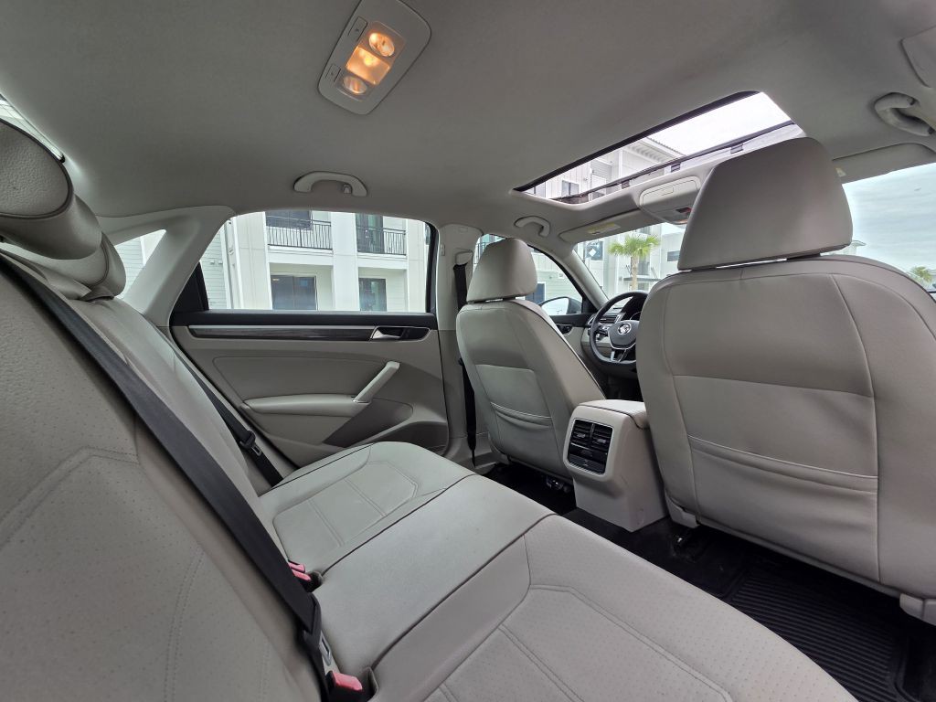 2016 Volkswagen Passat Image 42