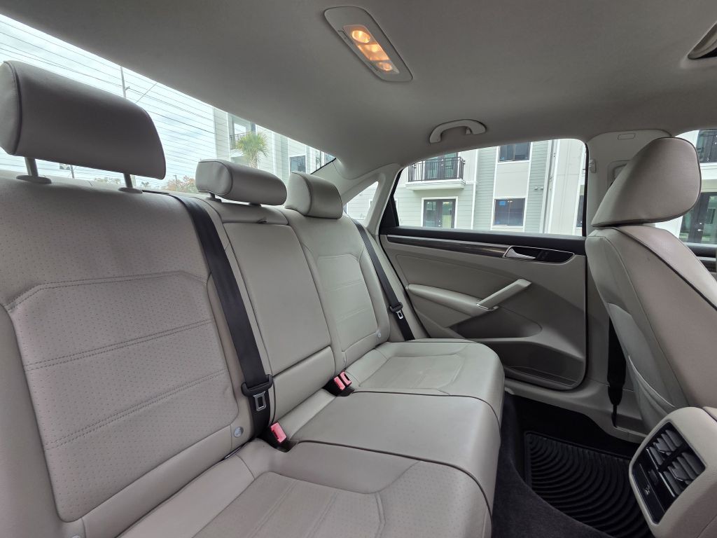 2016 Volkswagen Passat Image 43