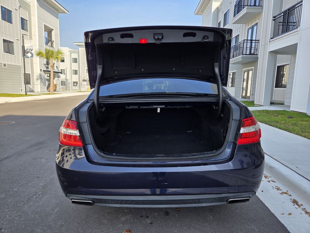 2010 Mercedes-Benz E-Class Image 14