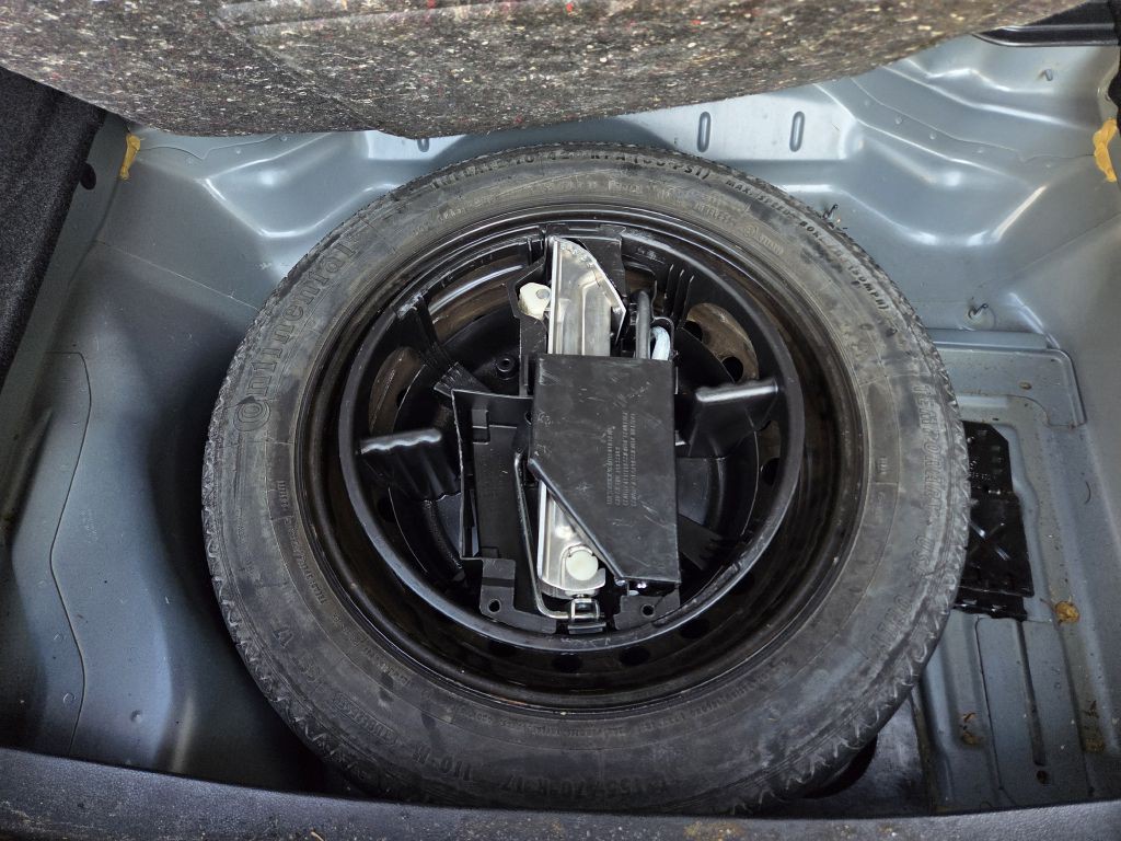 2010 Mercedes-Benz E-Class Image 16