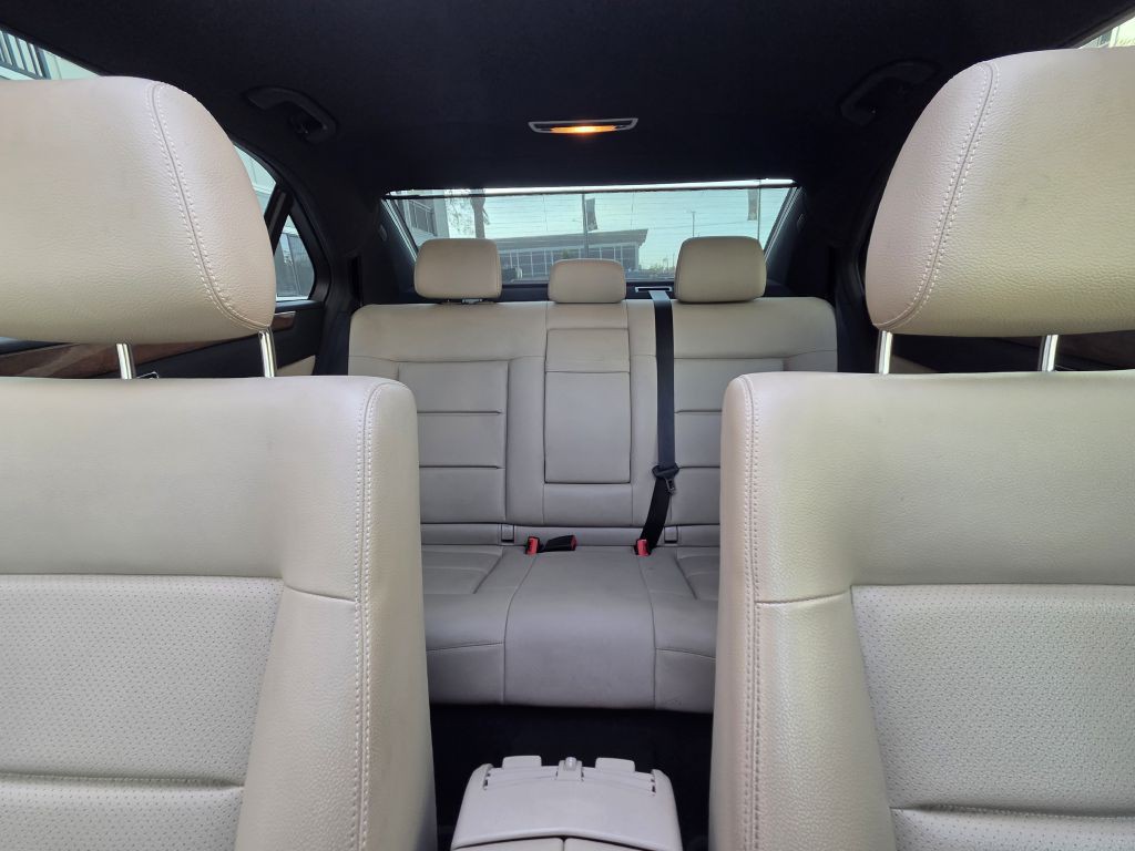 2010 Mercedes-Benz E-Class Image 20