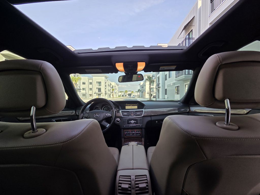 2010 Mercedes-Benz E-Class Image 23