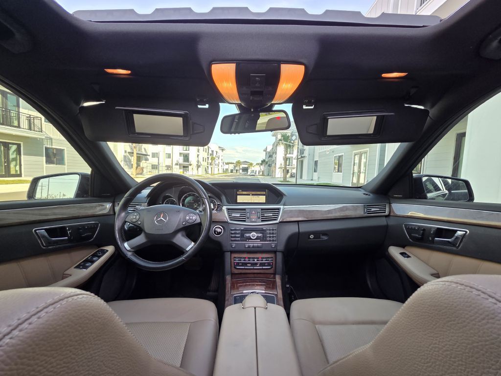 2010 Mercedes-Benz E-Class Image 24