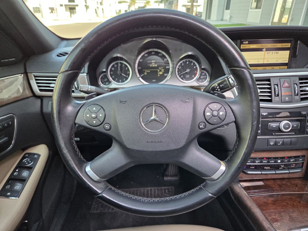 2010 Mercedes-Benz E-Class Image 28