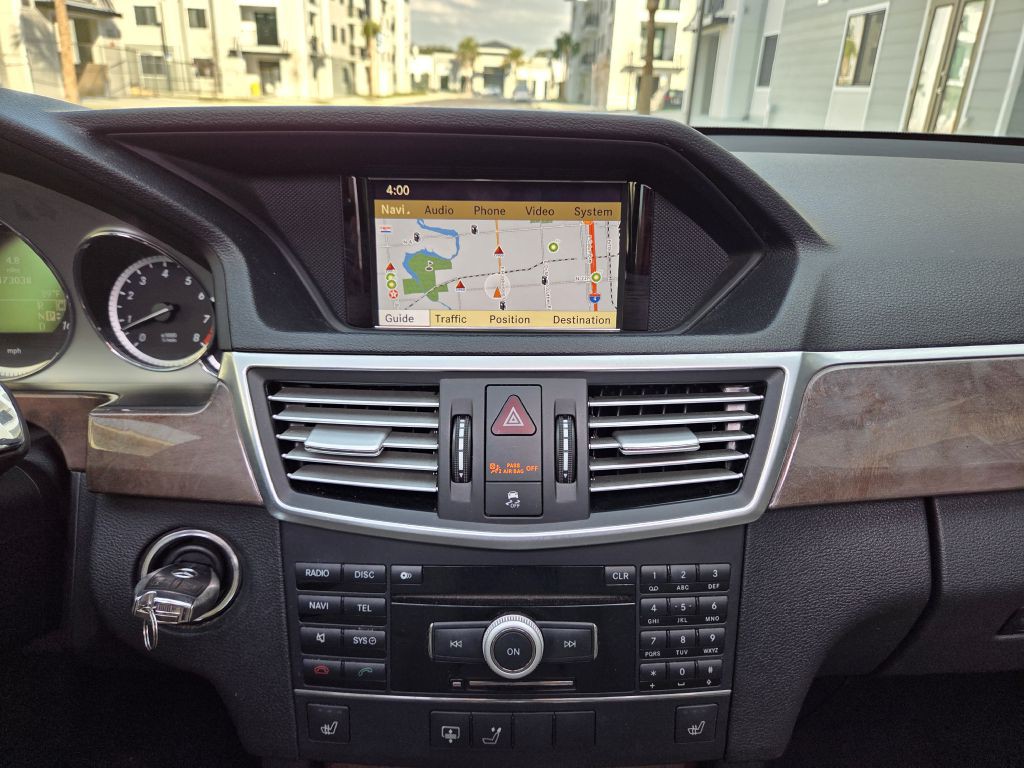 2010 Mercedes-Benz E-Class Image 32